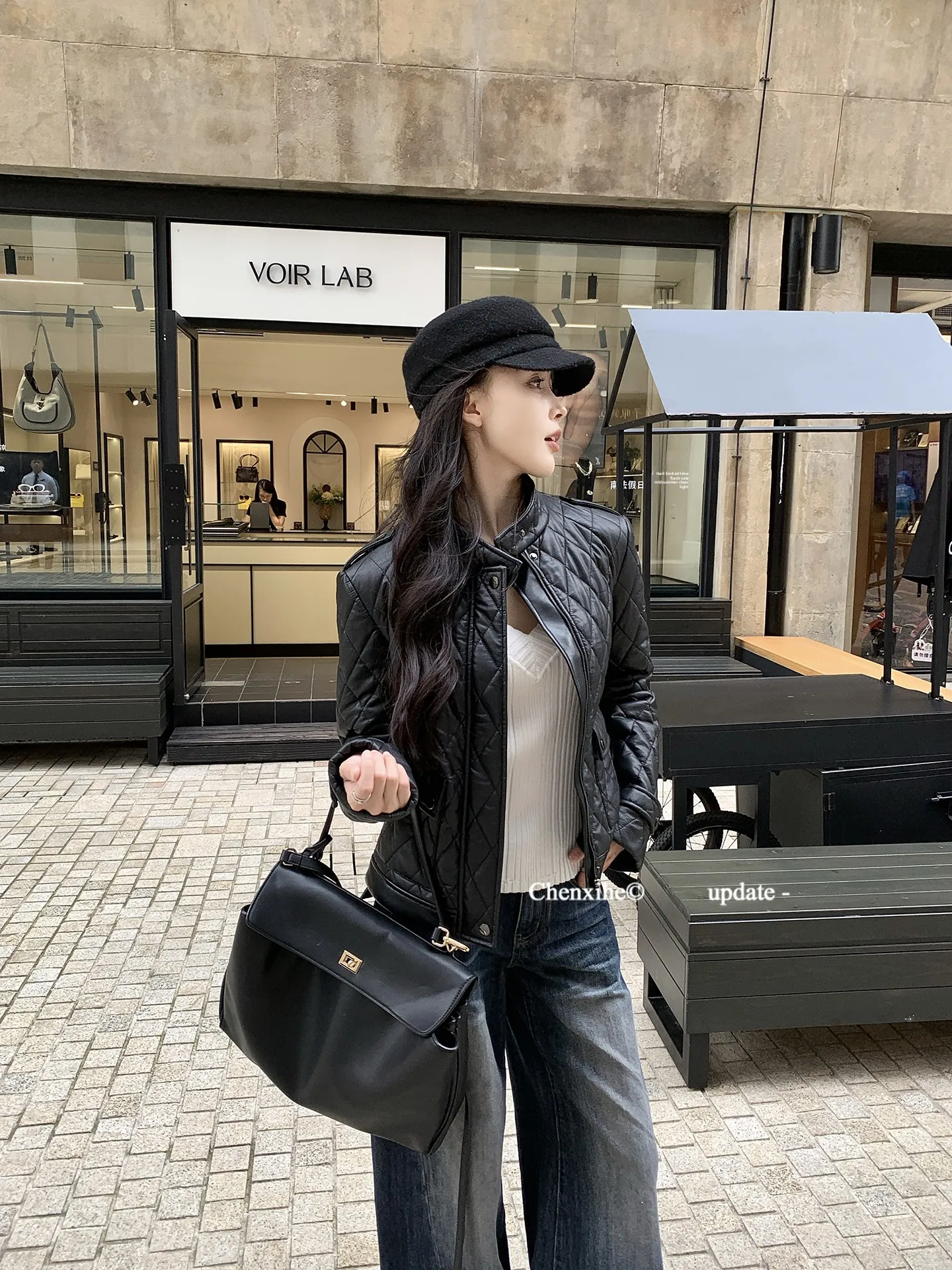 

Черная кожаная куртка с ромбовидным узором и симметричным дизайном карманов, стильная и прочная, модная женская одежда, осенне-зимнее пальто