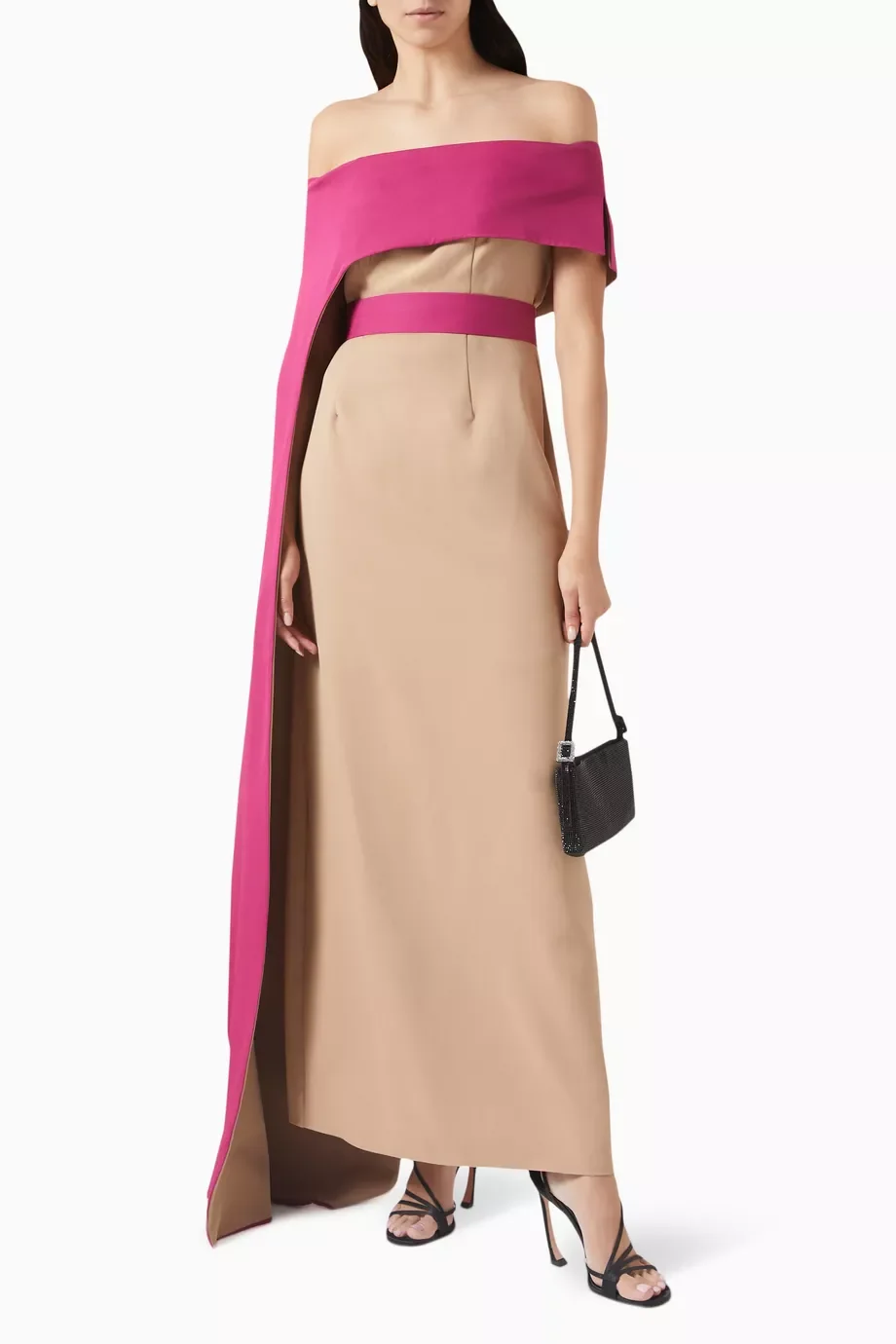 

Off-shoulder silhouette fastens with a back zip fastening elevated with a floor-length cape vestidos de fiesta elegantes 2024