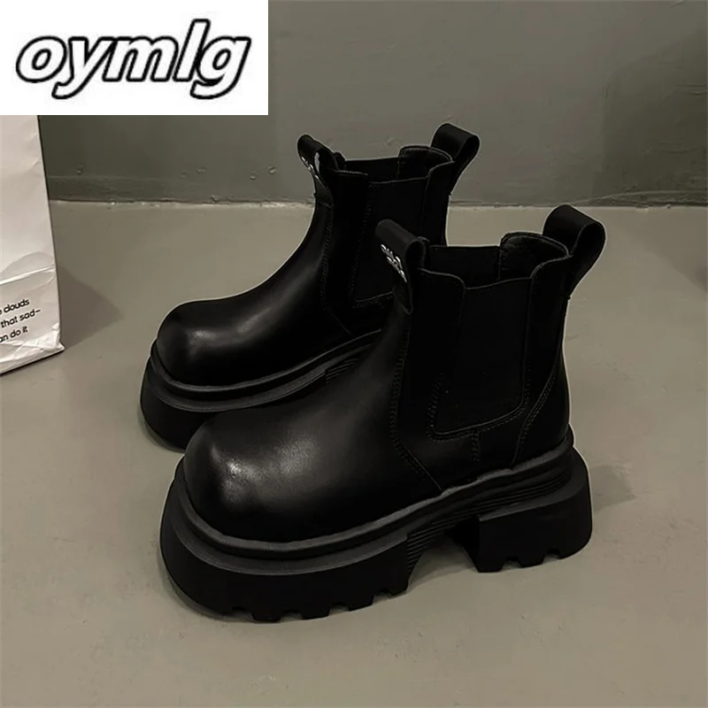 2024 new thick soled versatile short boots with fashionable zippers that look slim in spring and autumn