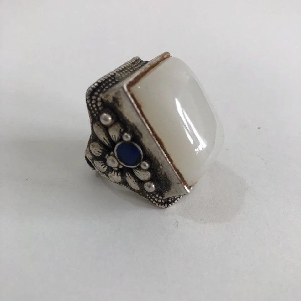 

Fashion men's and women's antique old silver ring finger wrench, old object silver ring