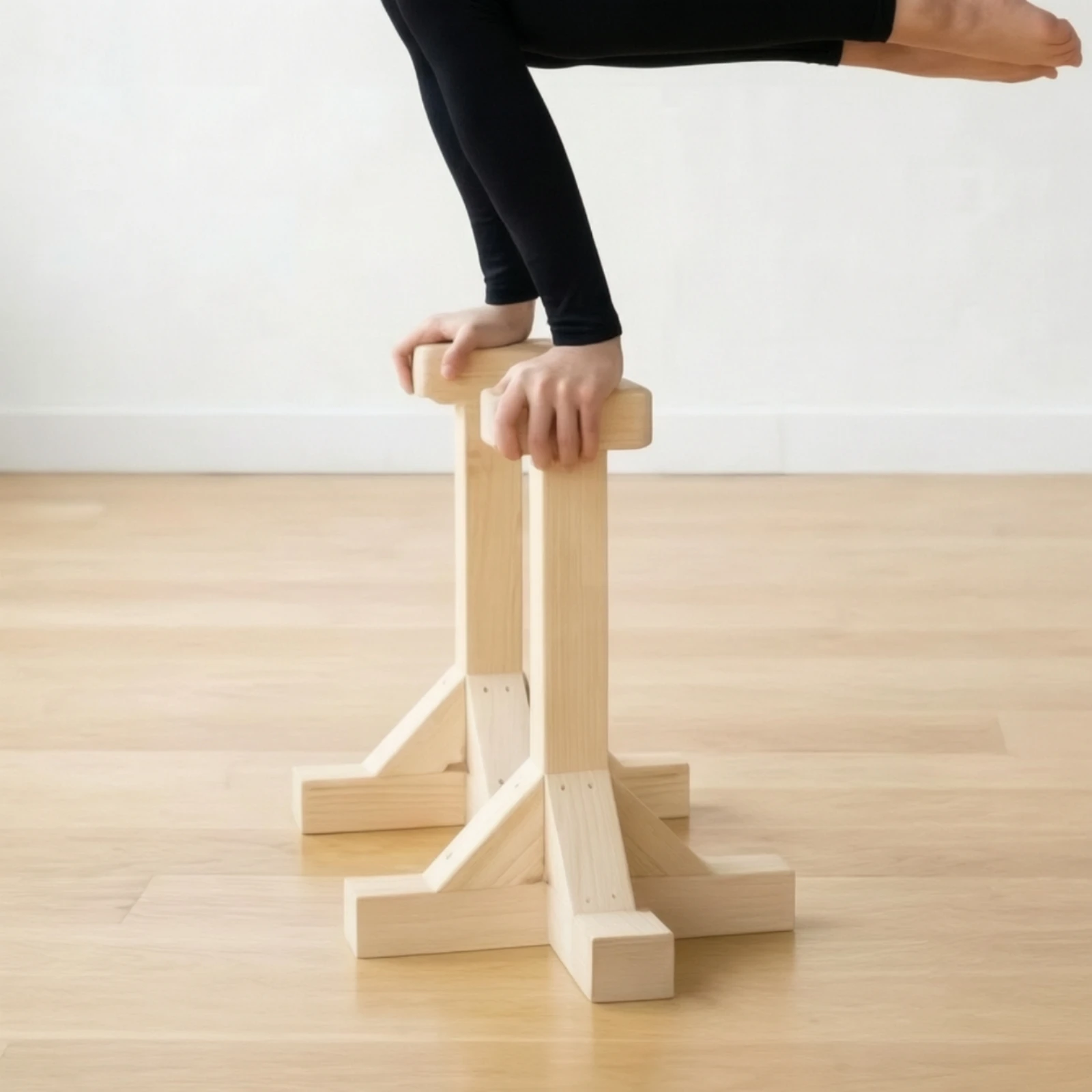 2 Pieces Handstand Stands Solid Wood Inversion Stands Wooden Parallettes Freestanding Parallettes Handles Compact for Gymnasts