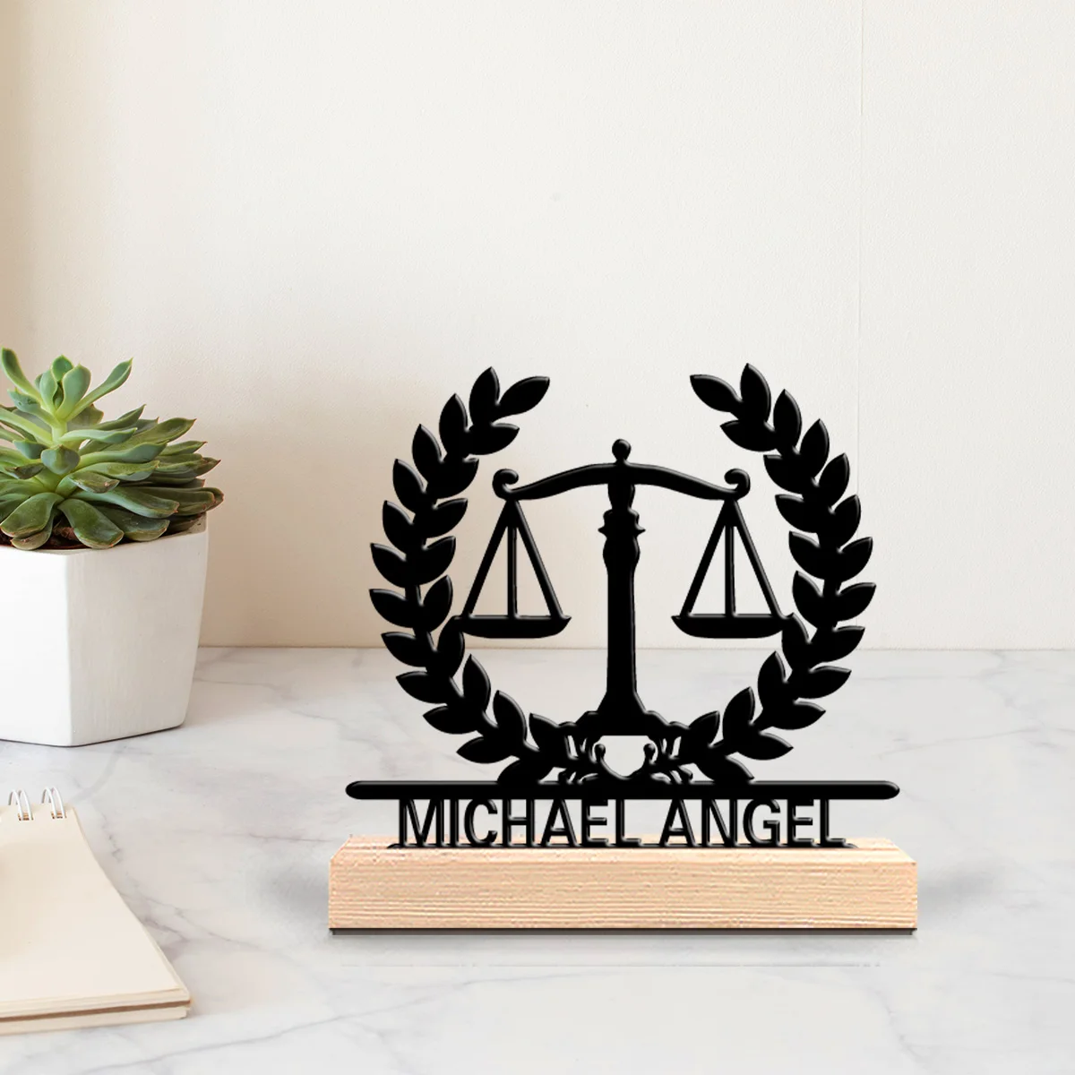 1 unidad de estatuas de Metal personalizadas de equilibrio de la ley, arte metálico con Base de madera adecuada para regalos de abogado, oficina,