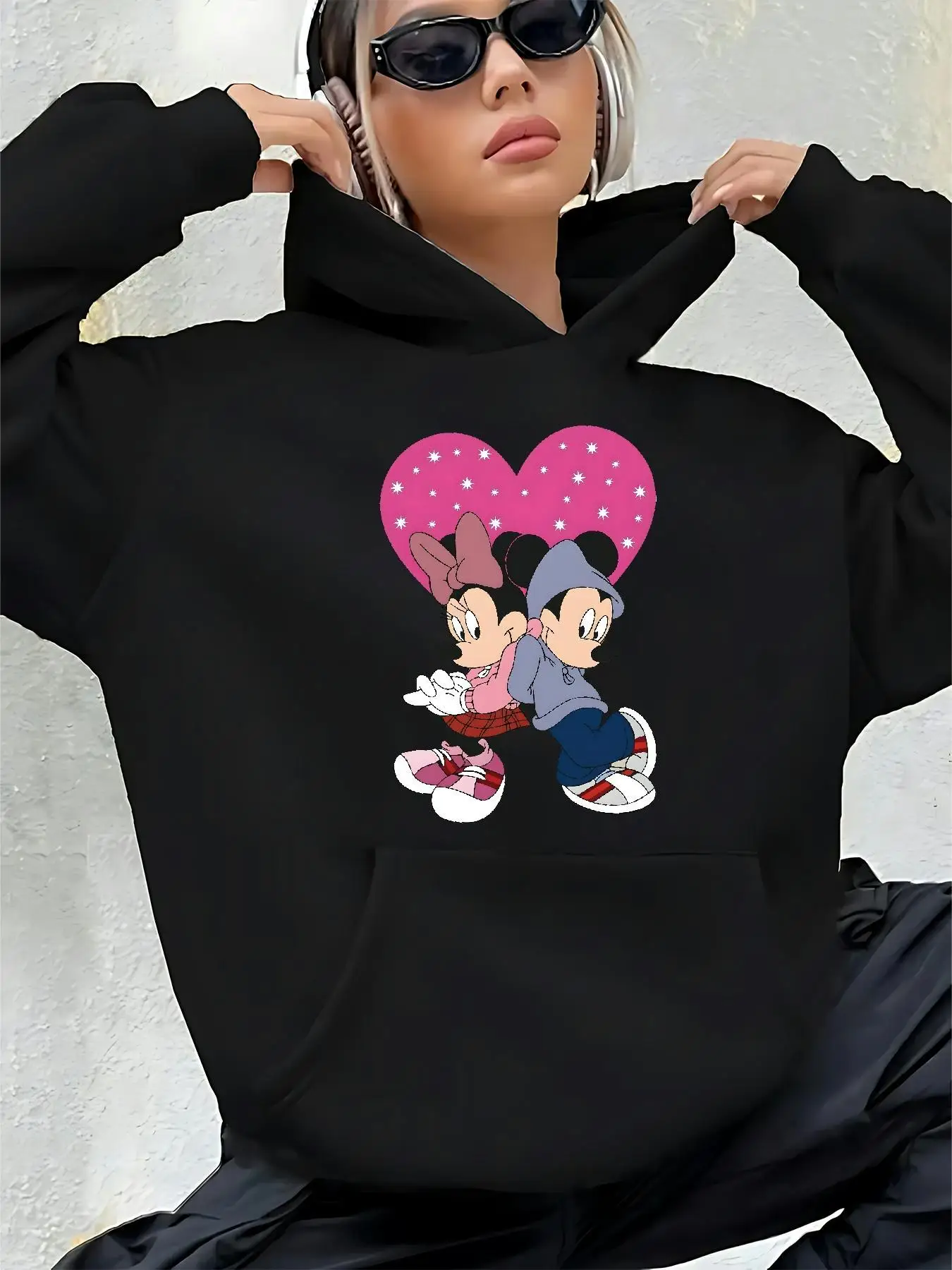 سترة ديزني النسائية ذات القلنسوة السوداء مع نمط ميني ودونالد داك - سترة بقلنسوة عصرية للخريف/الشتاء بجيب أمامي #1