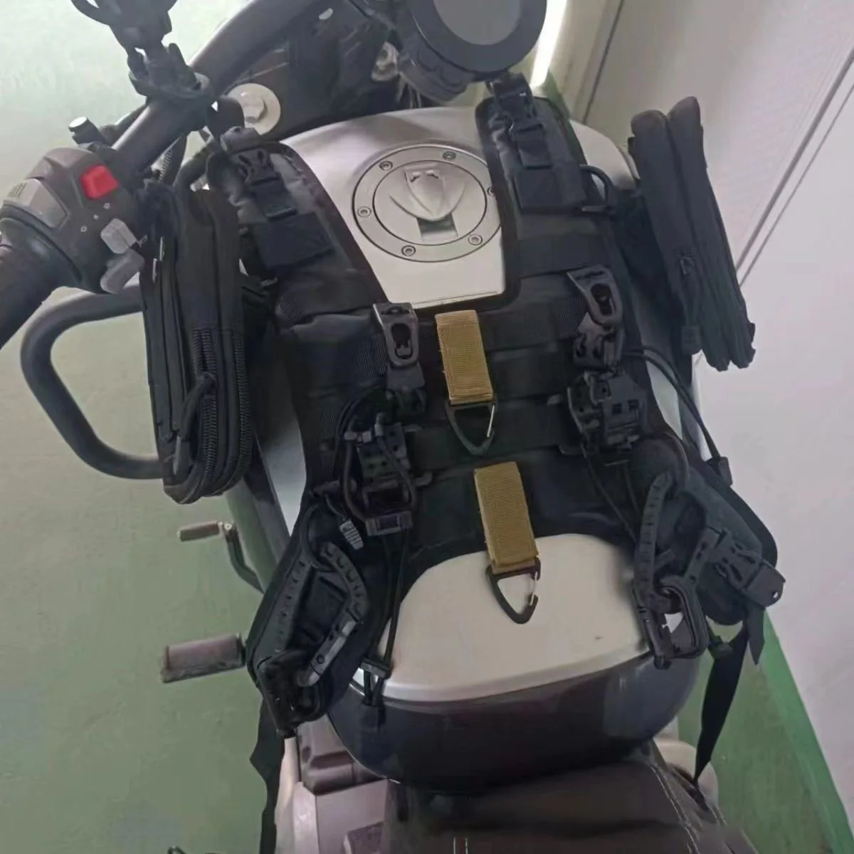 

Motorcycle Fuel Tank Bag Base Vest Set Portable Molle Accessories Suitable for Universal Off-road Motorcycle Fuel Tank Kit