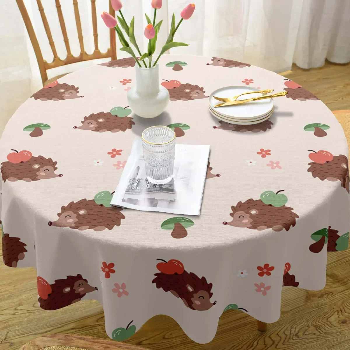 1 PC is printed with patterns of hedgehog, apple, mushroom and flower. It is a round rectangular polyester tablecloth. yzb