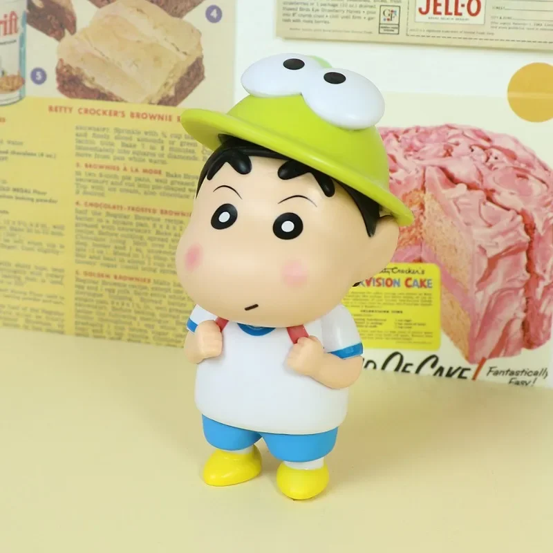 Figura de dibujos animados de Crayon Shin-chan para niños, muñeco de rana, adornos montados en vehículos, regalo de juguete, lindo coleccionable, decoración