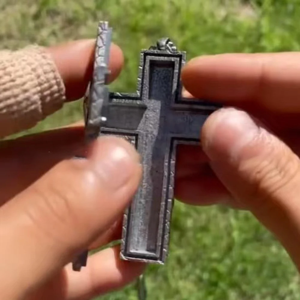 الصليب قلادة قلادة مع مقصورة سرية الرجعية الصليب على شكل تصميم الأزياء سحر المجوهرات خمر قلادة من الفولاذ المقاوم للصدأ