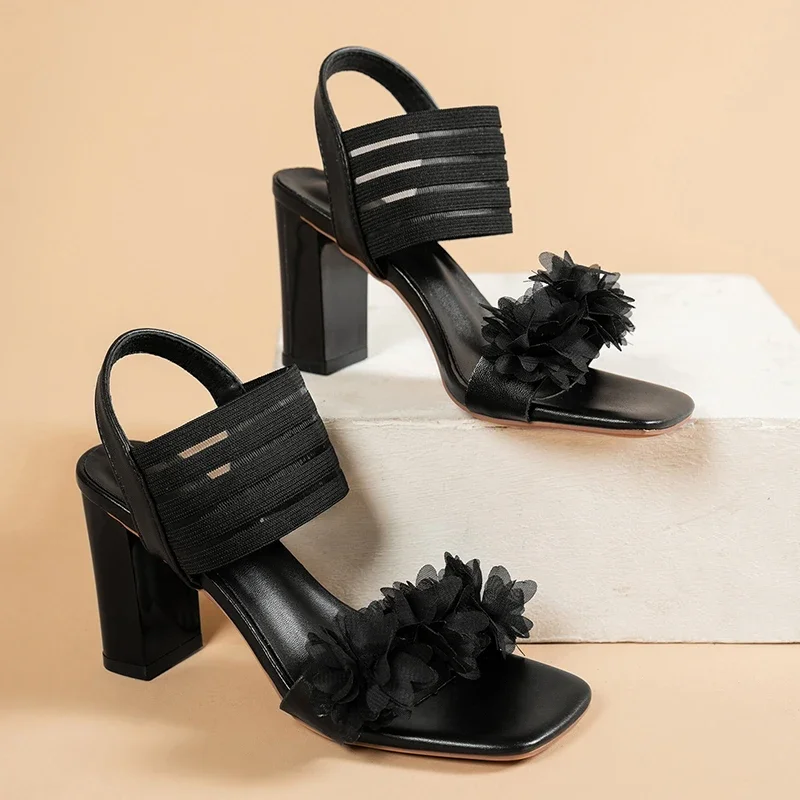 زهرة ديكور أسود صنادل عالية الكعب المرأة شبكة حزام مطاط ساحة تو ساندلز امرأة الانزلاق على فستان بكعب سميك أحذية الحفلات