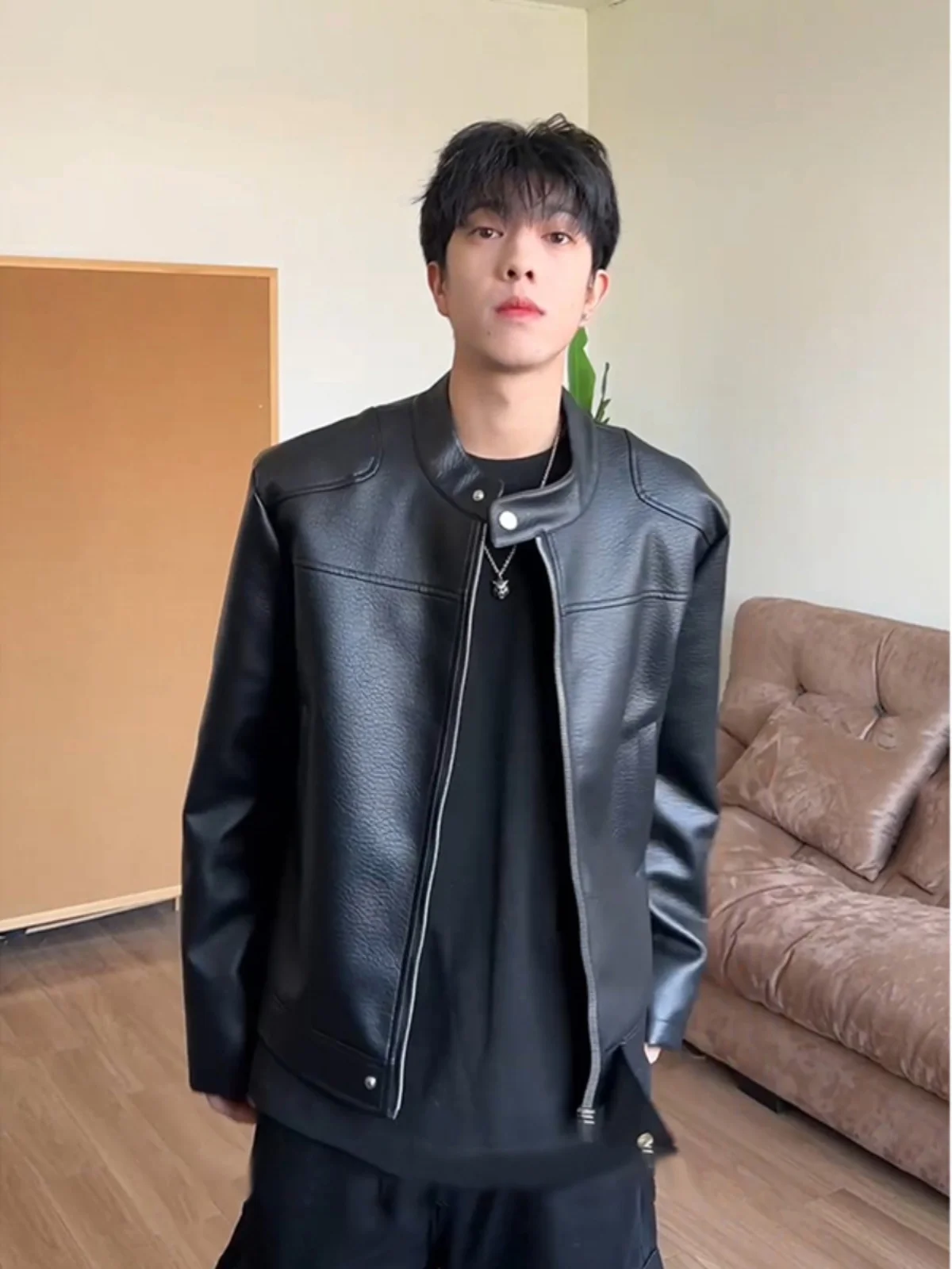 

Мужская короткая мотоциклетная куртка из черной искусственной кожи с воротником-стойкой, весенне-осенняя, модная, молодежная, в американском стиле, на молнии