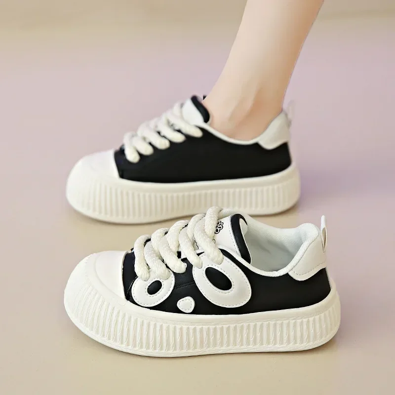 

Cartoon Panda Women Bread Shoes Korean Fashion Platform Leisure Skate Shoes Versatile Breathable Student Flat Sneaker 2023