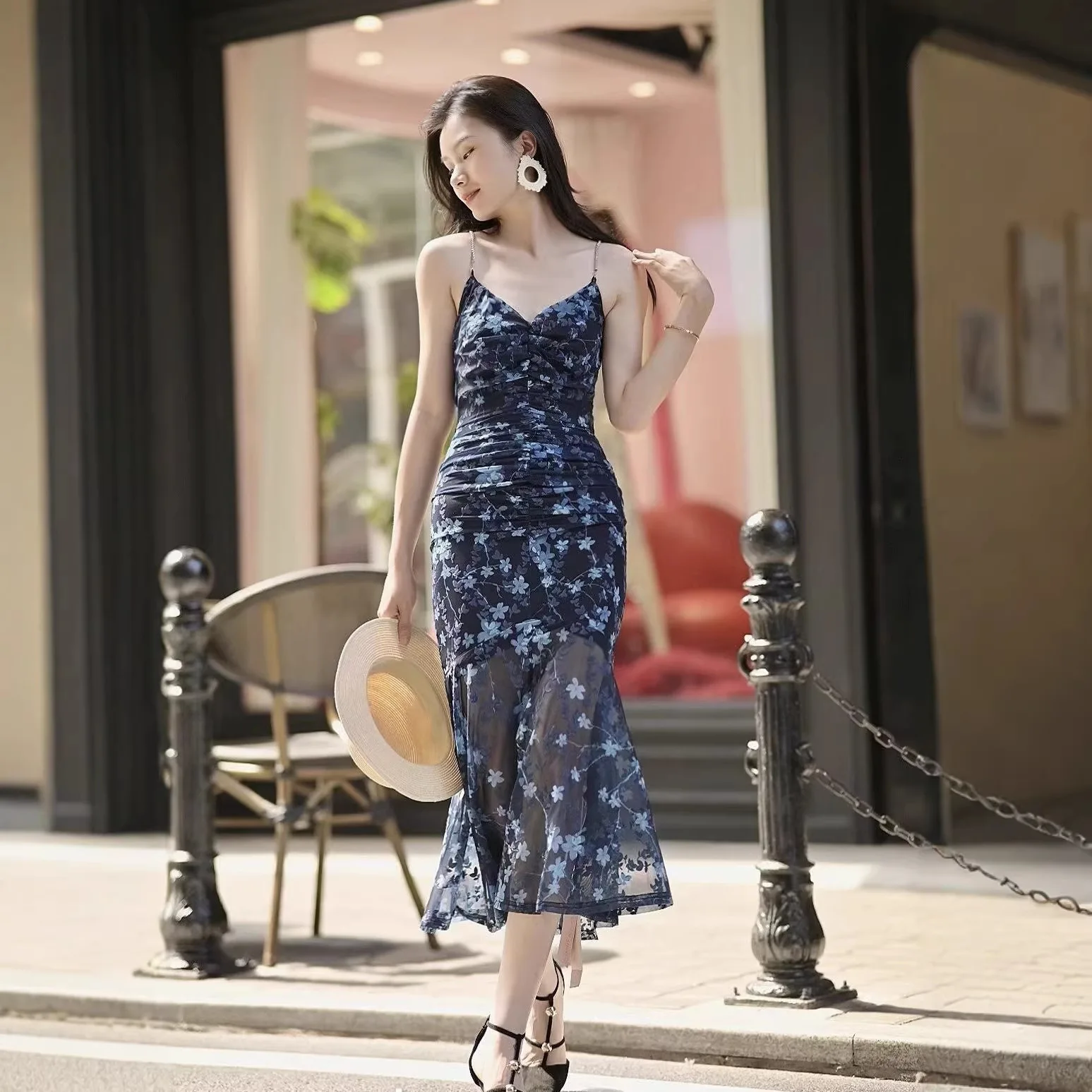 Seaside Beach Vacation Dopamine Suspender Dress Women's Temperament Waist-Controlled Backless Party Fishtail Dress
