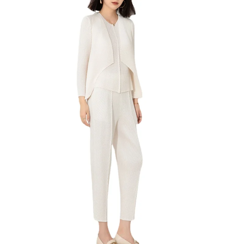 Miyake Fashion Suit Women 2023 Autumn New Style Small Fragrance Design Wave Pleated Small Jacket Straight Pants Three-piece Suit