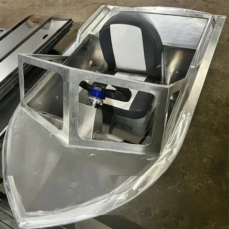 The scenic spot operates a water electric kadin boat, a power surf speedboat, and an aluminum high-speed mini entertainment boat