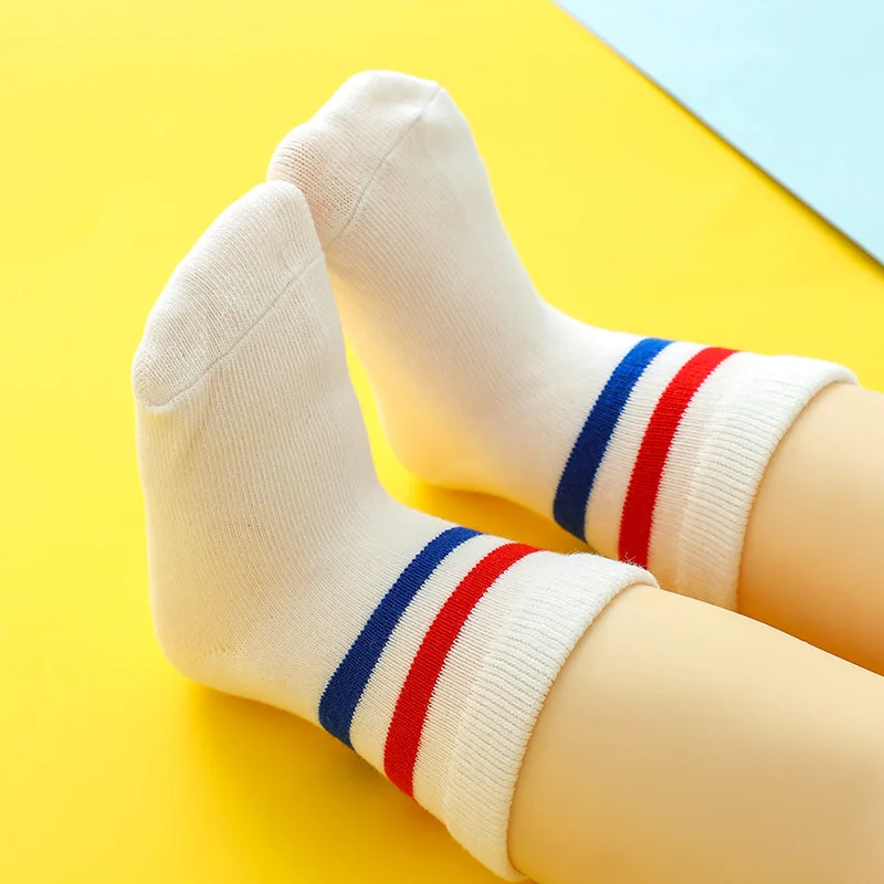 5 Pairs of Spring and Autumn Korean Fashion College Style Sports Socks Soft and Unletdown Mid-tube Socks for Boys and Girls