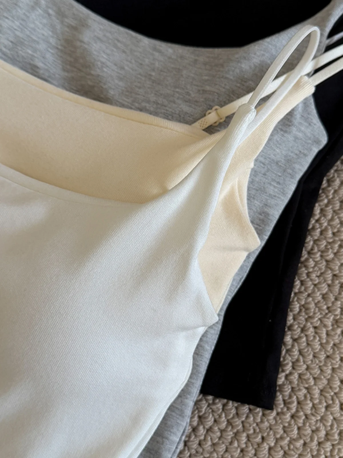 Csola sem mangas com decote em U de cor pura, top f sexy para usar por baixo, primavera 2025, estilo coreano, colet...