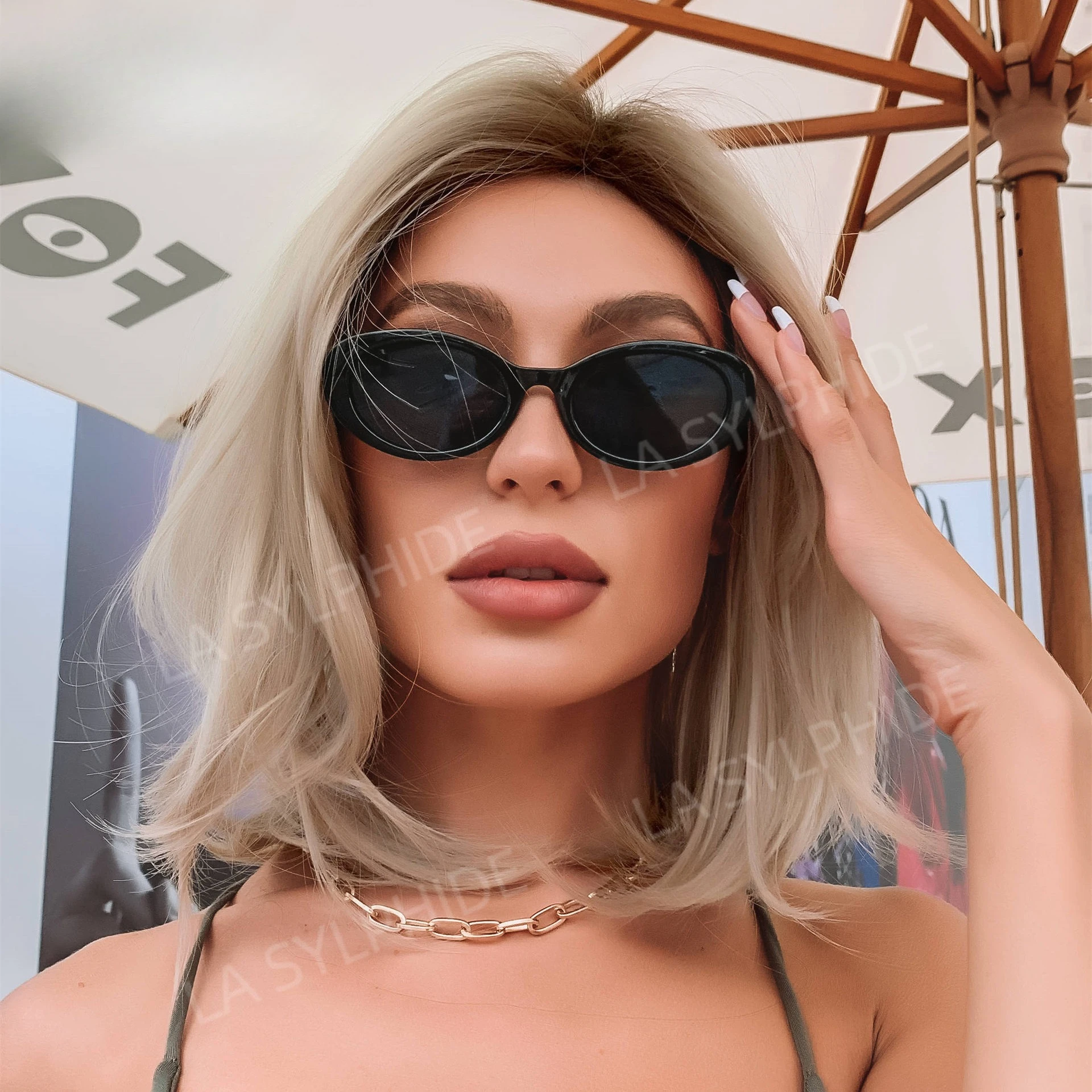 인기 있는 중간 및 긴 생머리 마이크로 컬 헤어 화이트 골드 컬러 혼합 메커니즘 화학 섬유 풀 헤드 가발