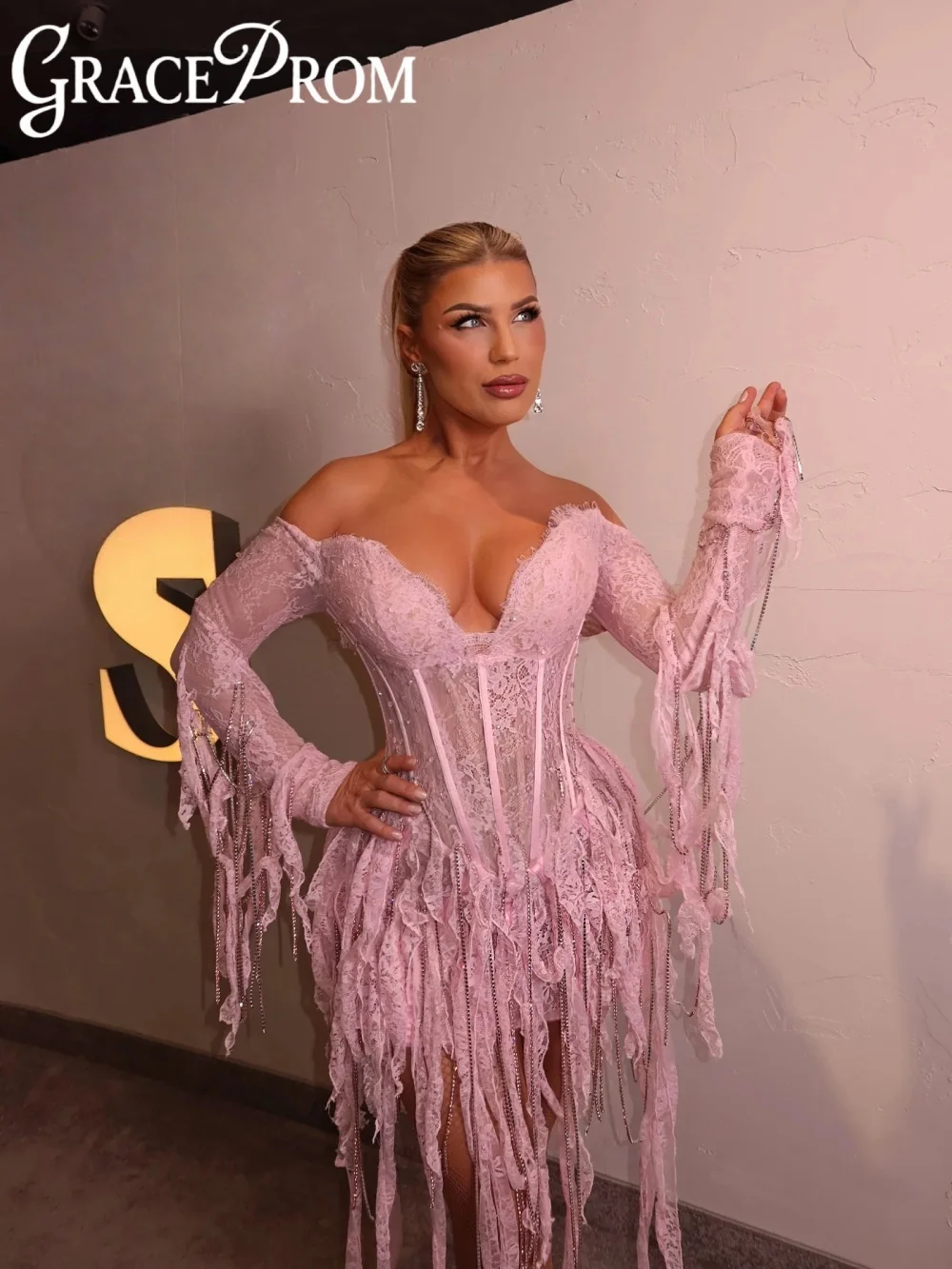 

Soft Baby Pink Lace Mini Evening Dress Sparkling Tassel Homecoming Dresses For Party Customzied Chic Illusion Cocktail Gown