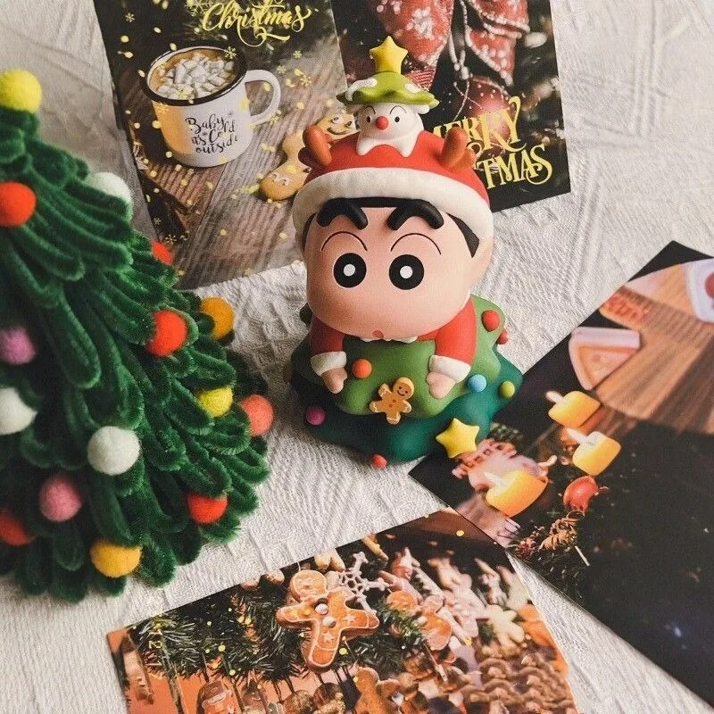 2025Christmas Limited Crayon Shin-chan Figuur Kerstboom Shin-chan Leuke Perifere Pop Desktop Ornament Pop Cadeau voor Vrouwen