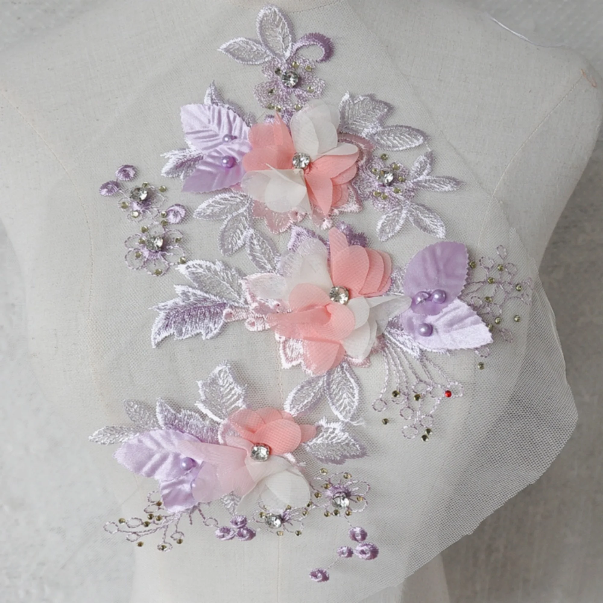 Aplikasi manik-manik daun 3D 4 warna, tambalan kain bersulam, Tambalan Jahit Untuk Perlengkapan Gaun, Untuk Gaun