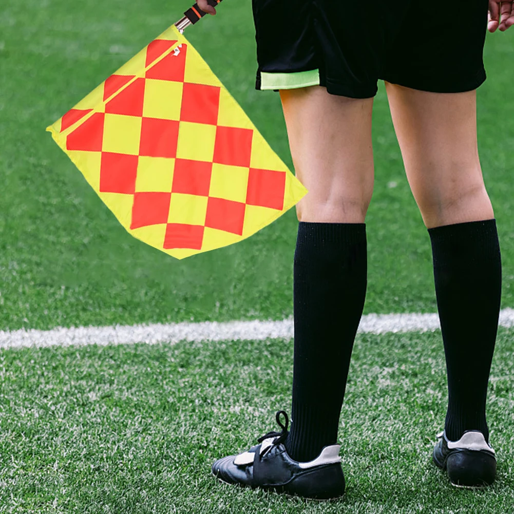 Perlengkapan Wasit Sepak Bola Bendera Wasit Kartu Wasit dengan Peluit Buku Catatan dan Pensil Alat Wasit Berguna untuk Latihan Olahraga