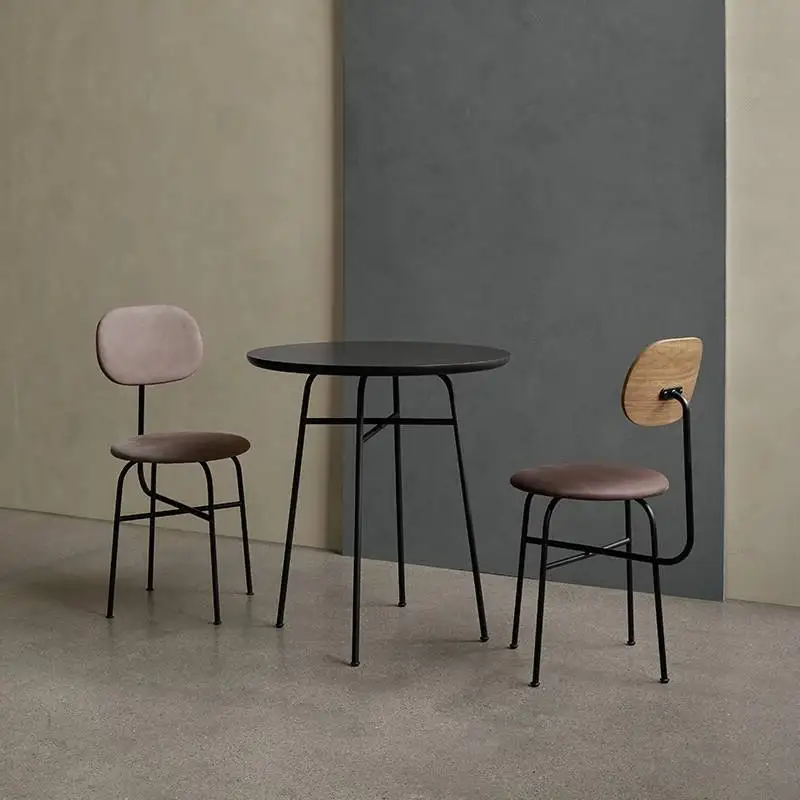 

Современный бар, скандинавские стулья, минималистичный салон, стойка регистрации, высокие стулья, эргономичная спинка, ресторан Muebles, мебель для дома