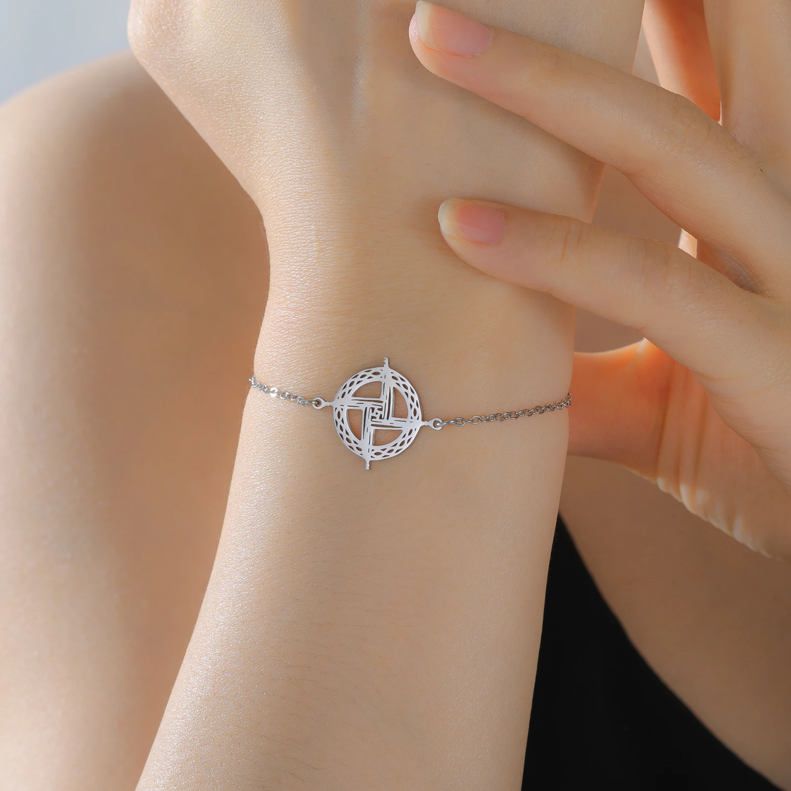 Kkjoy Slawisches Sonnensymbol Charm-Armband Edelstahl-Armband Heidnisches Slawisches Schutzzeichen Schmuck Geschenk für Heiden-Liebhaber – Detail 3