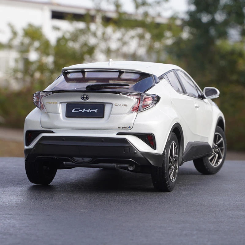 1:18 TOYOTA CHR C-HR SUV coche en miniatura de aleación Diecast vehículos de Metal modelo de coche colección de simulación escala en miniatura juguetes para niños regalos