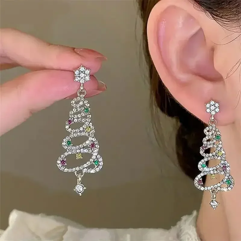 Huitan Ästhetische Bunte Kubische Zirkonia Weihnachtsbaum-Ohrhänger für Frauen, Hohles Kreuz, Party, Festival, Eleganter Schmuck – Detail 3