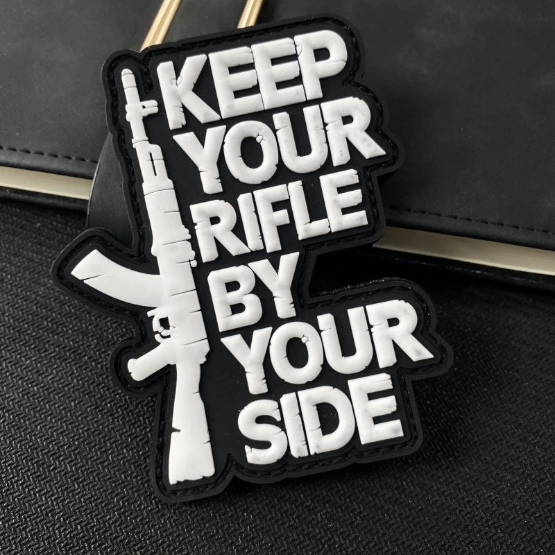 شارة المعنويات البلاستيكية هوك وحلقة بقع للملابس ، والحفاظ على بندقيتك بجانبك ، ملصقات حقيبة الظهر العسكرية التكتيكية ، بندقية AK