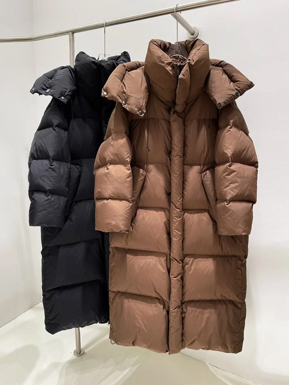 2025 nueva moda de invierno gruesa cálida con capucha chaqueta acolchada con capucha abrigo de plumón de pato blanco Parka informal para mujer