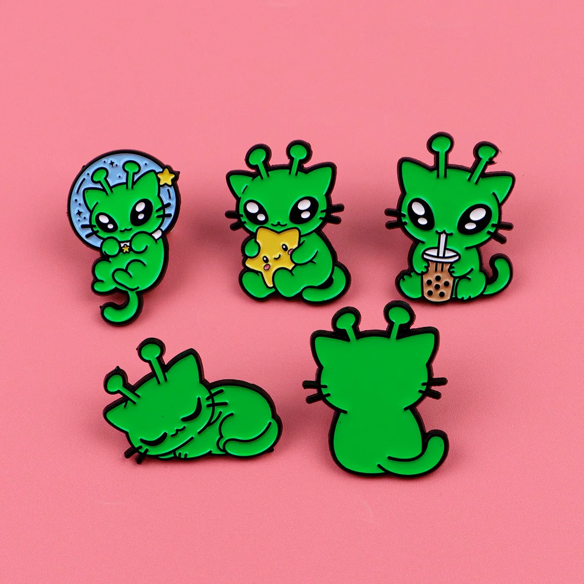 Kawaii Grüne Alien-Katzen-Emaille-Pins, Tee-Stern-Mond-Schlaf-Cartoon-Anstecknadeln, Jeansjacken-Rucksack-Schmuck, Süße Weltraum-Fans-Geschenke – Detail 4