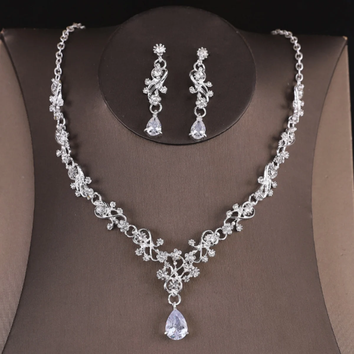 3pcs women's fashionable jewelry set with rhinestones, zircon, water droplets, necklace, earrings, wedding dress accessories