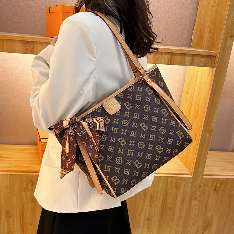 

Women's Cantonese Cyber Tote - ASCII Expandable with Tech Strap for Work