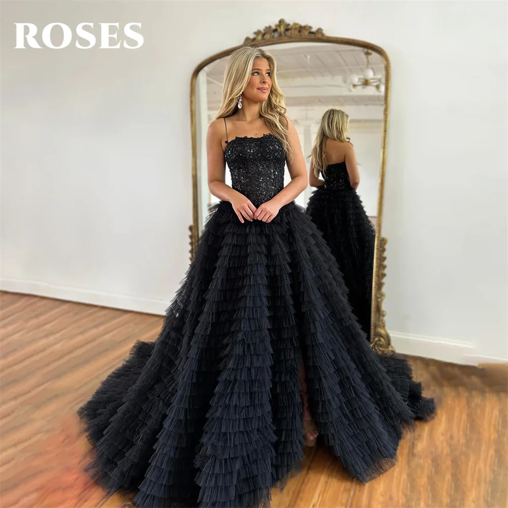 Vestidos de Noche de línea A de red de capas escalonadas con rosas, vestidos de graduación negros brillantes, tirantes finos, sin tirantes