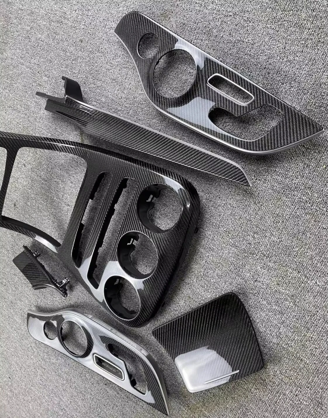 Customized W204 W507 for Genuine Dry Carbon Fiber Interior Carbon Fiber Style Central Control Panel Modification