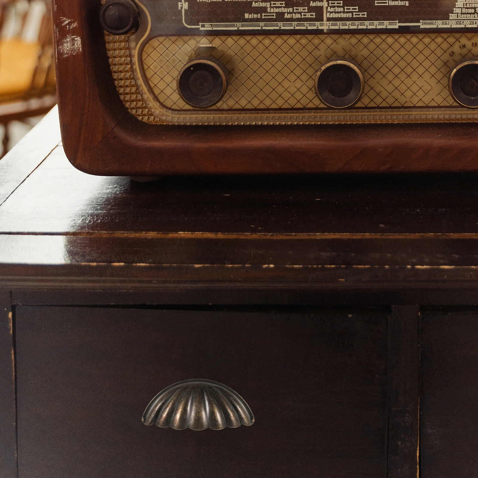 

2Pcs Elegant Shell Shaped Metal Cabinet Handles Wardrobe Door Pulls for Kitchen Living Room Furniture Replacement