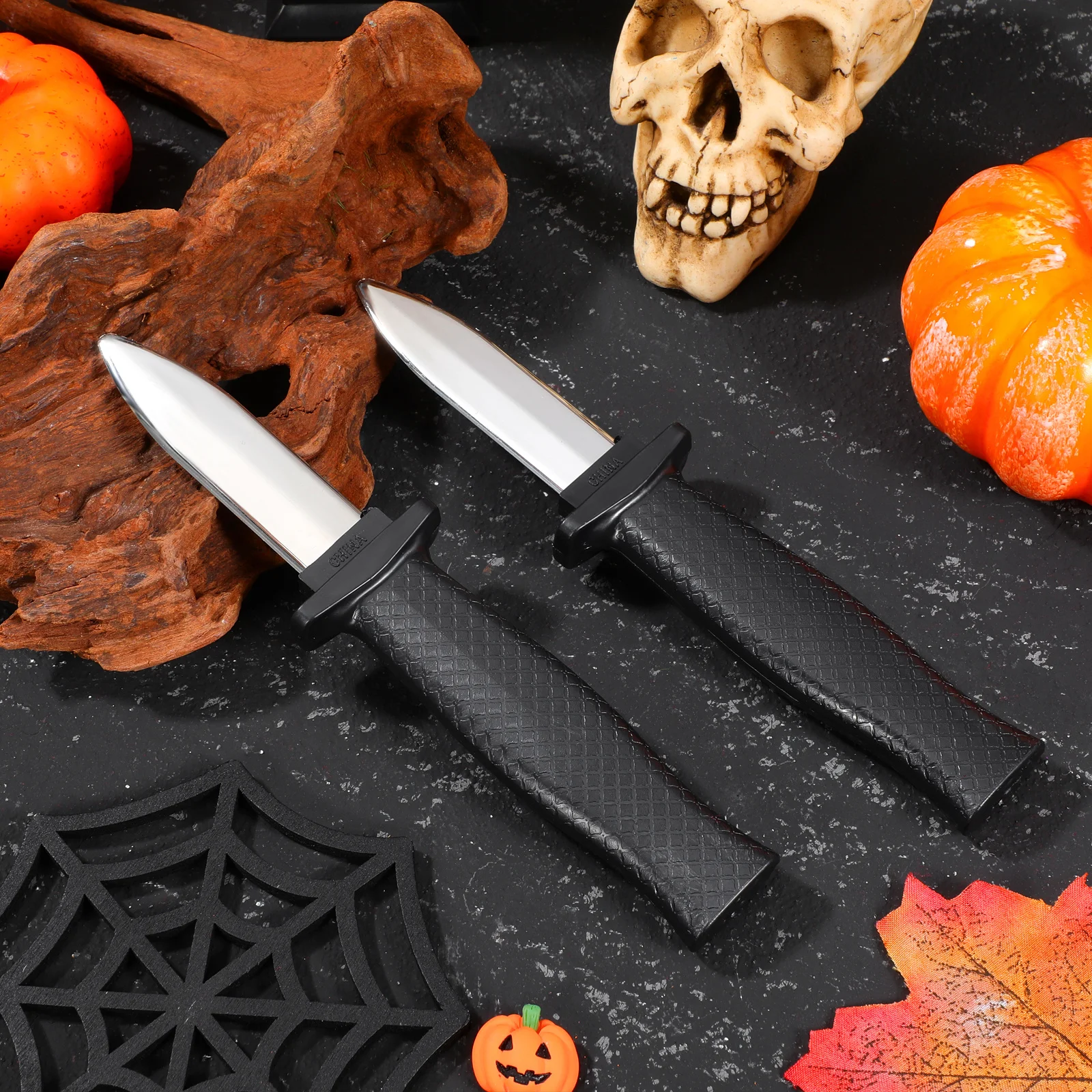 มีดพับได้ 2 ชิ้น สำหรับงานปาร์ตี้ฮาโลวีน ของเล่นแกล้งคน ของเล่นหลอกๆ ดาบพลาสติกหายได้ ของขวัญตลกๆ สำหรับเด็กและผู้ใหญ่