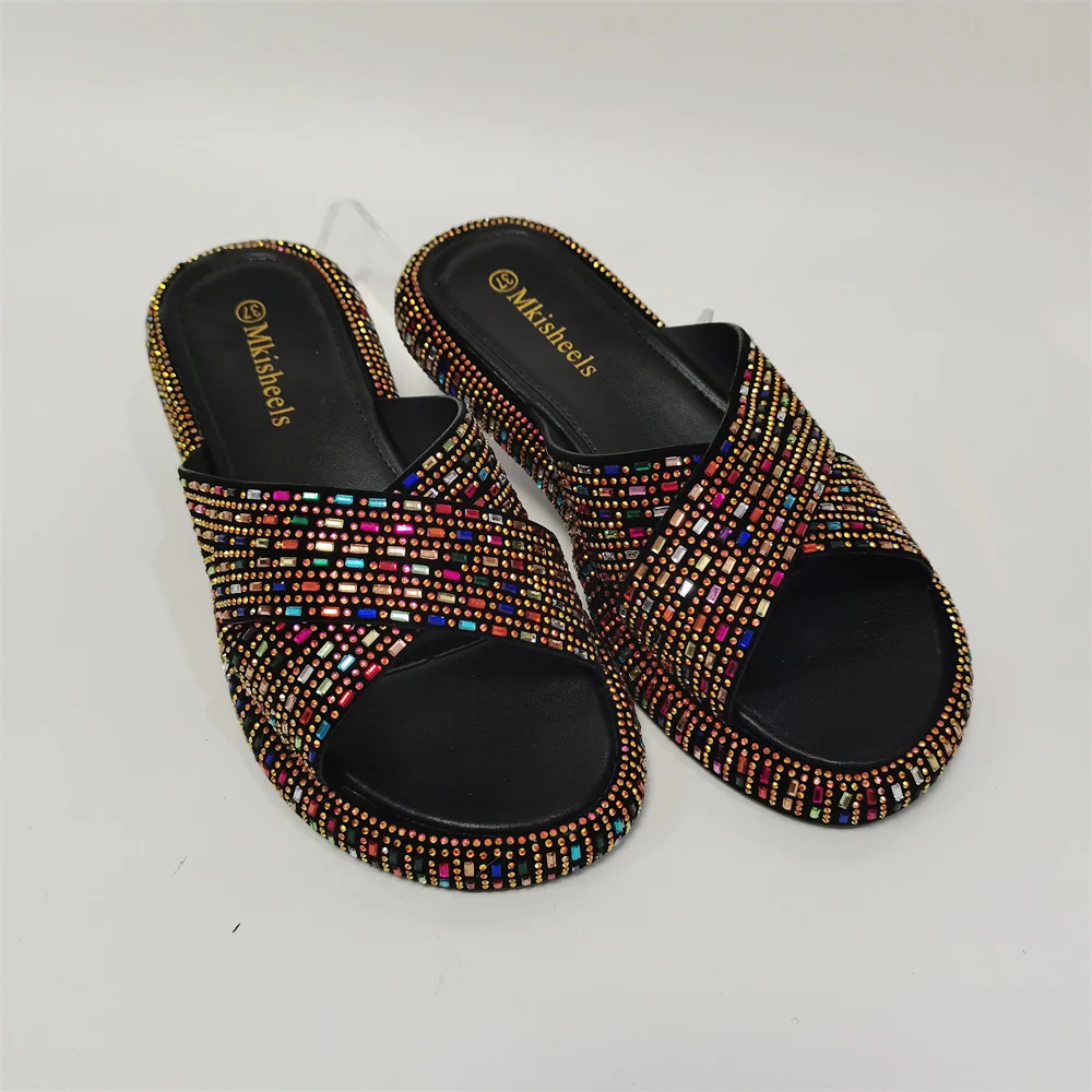 Sandali con strass con piattaforma di moda di alta qualità Pantofole da spiaggia antiscivolo per esterni 2024 Pantofole da donna nuove estive F830-1