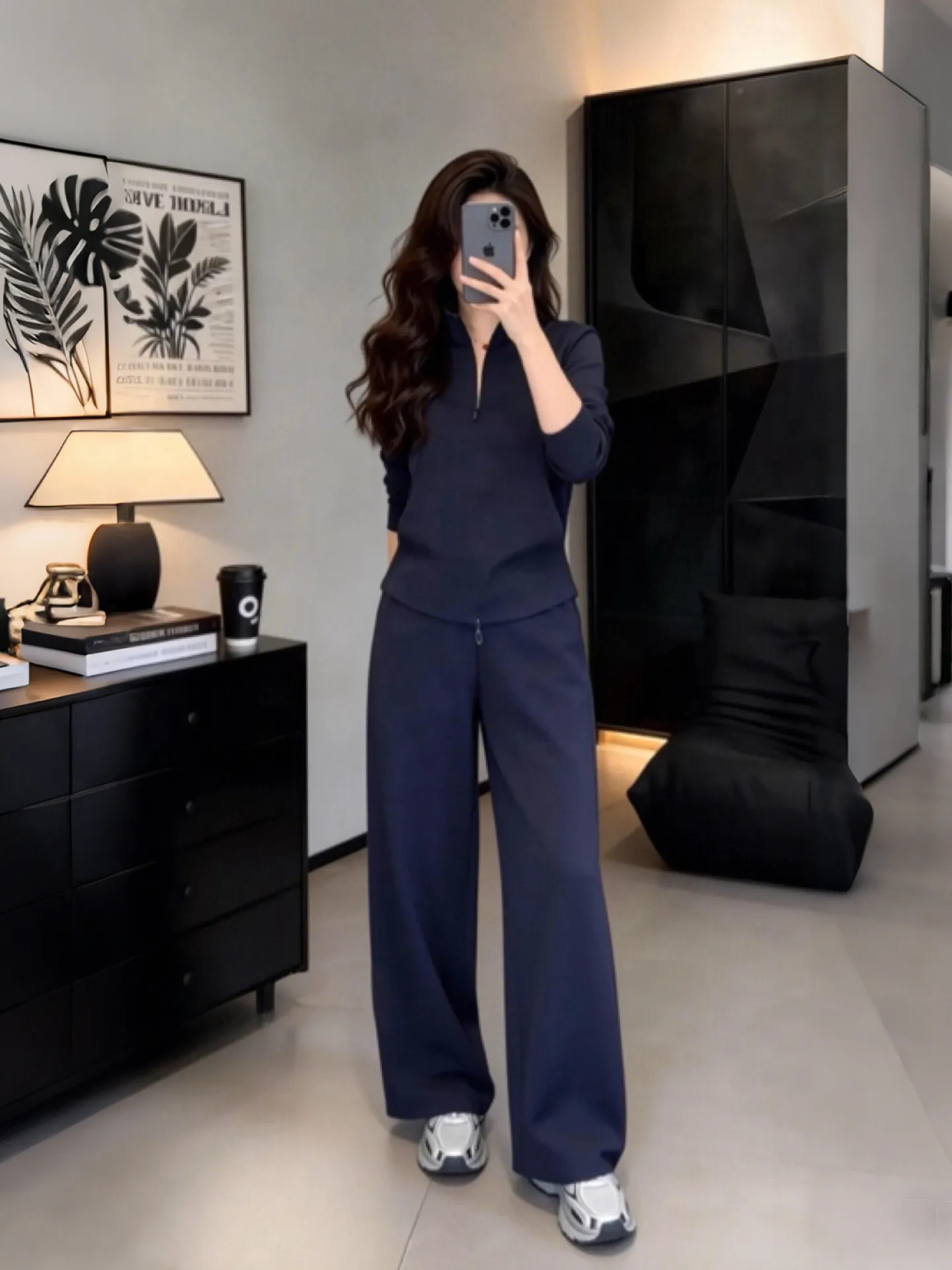 

Женский повседневный костюм-двойка весна-осень 2026: худи с воротником-стойкой и удобные длинные брюки