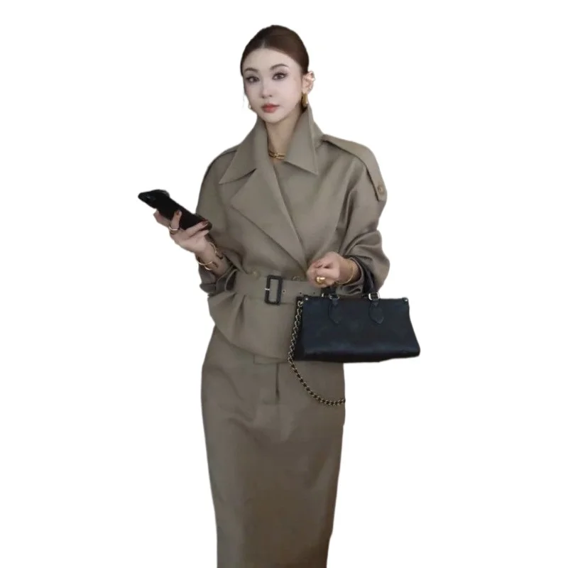 

Осенний полный комплект щедрых и приличных высококачественных благородных ощущений королевской сестры на талии цвета хаки, плащ, юбка, комплект темперамента