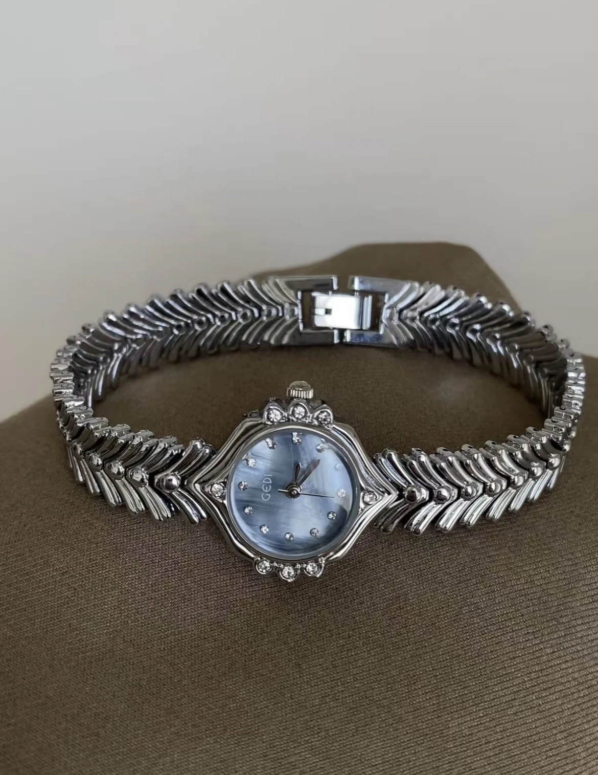 

Original luxury women's watch Retro exquisite fishtail design strap elegant women's watch Gift for women Unique watch