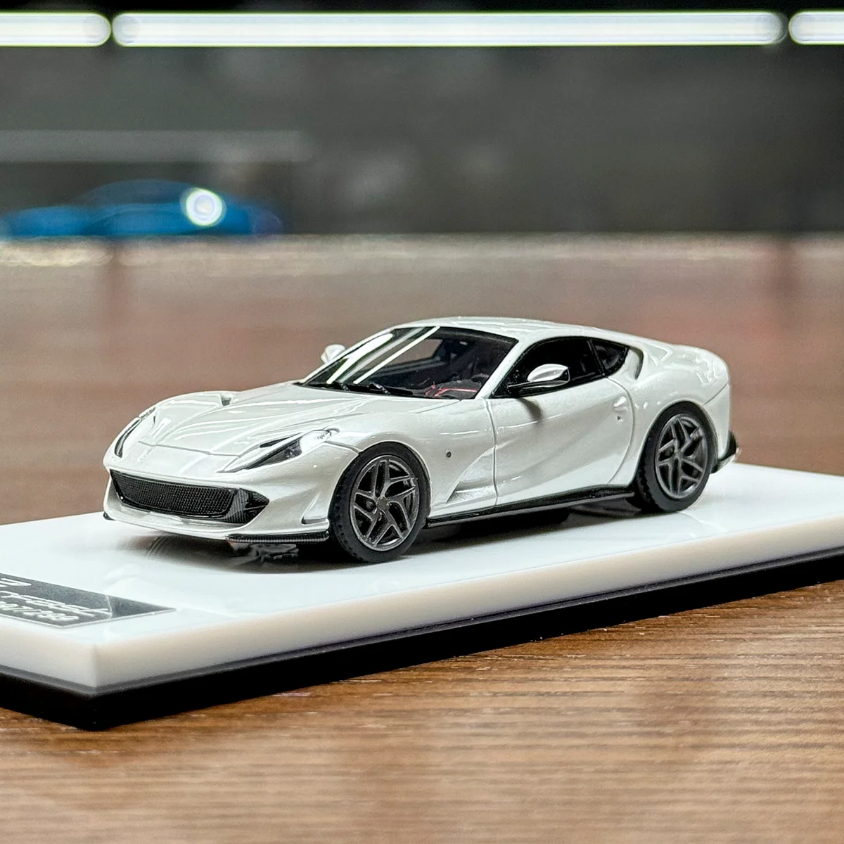 1:64 812 superfast 812S resin model car