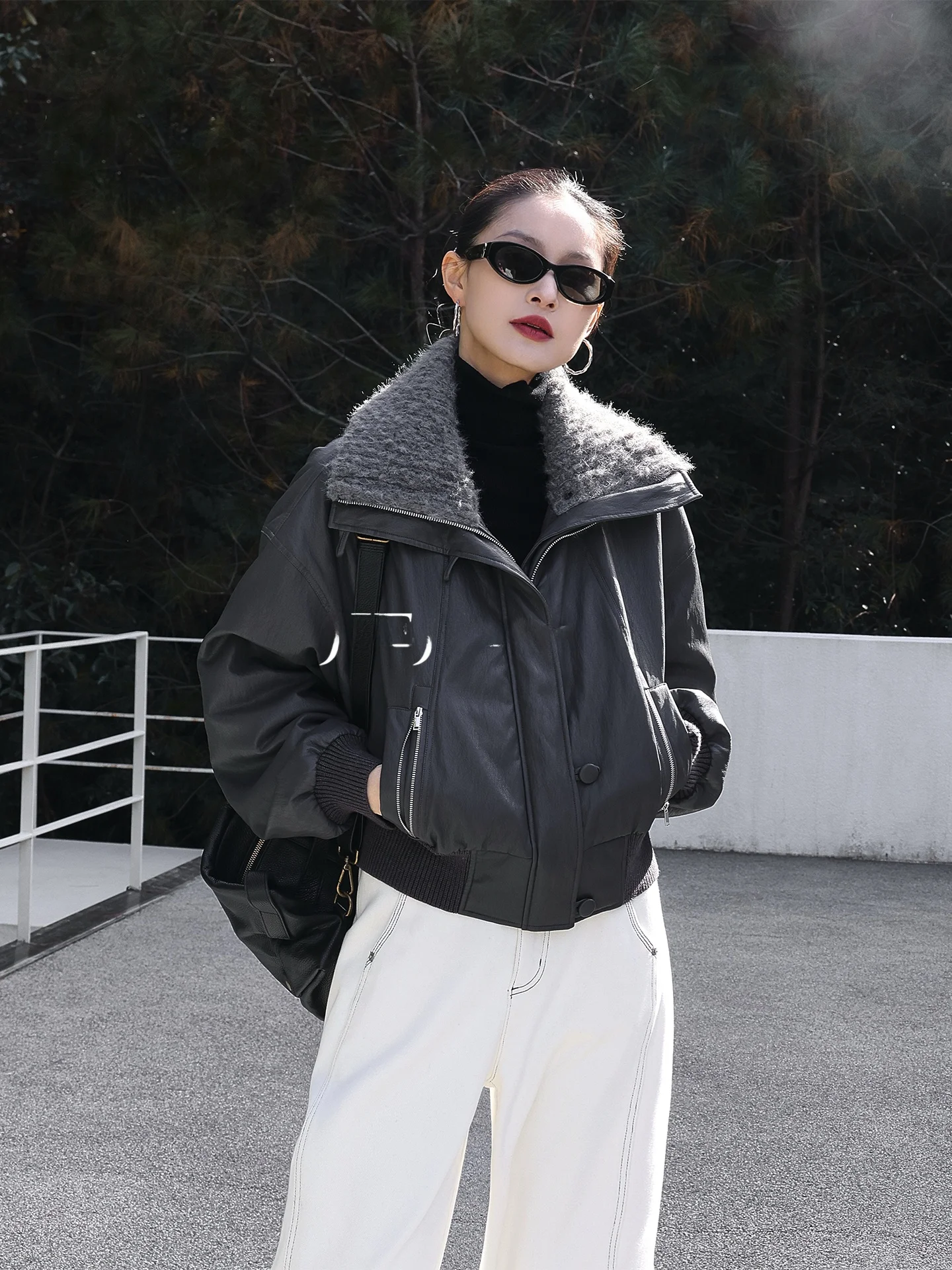 

Jieji Zhang Winter Short down Jacket Fashionable Mink Collar Splicing High-End Feels Ladies Casual Loose Style Warmth