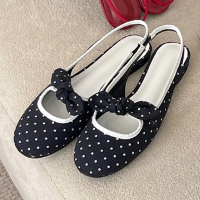 

Милые туфли-лодочки на низком каблуке с узлом-бабочкой, женская мода, брендовая дизайнерская обувь в горошек с открытой пяткой, элегантные удобные сандалии на мелкой плоской подошве