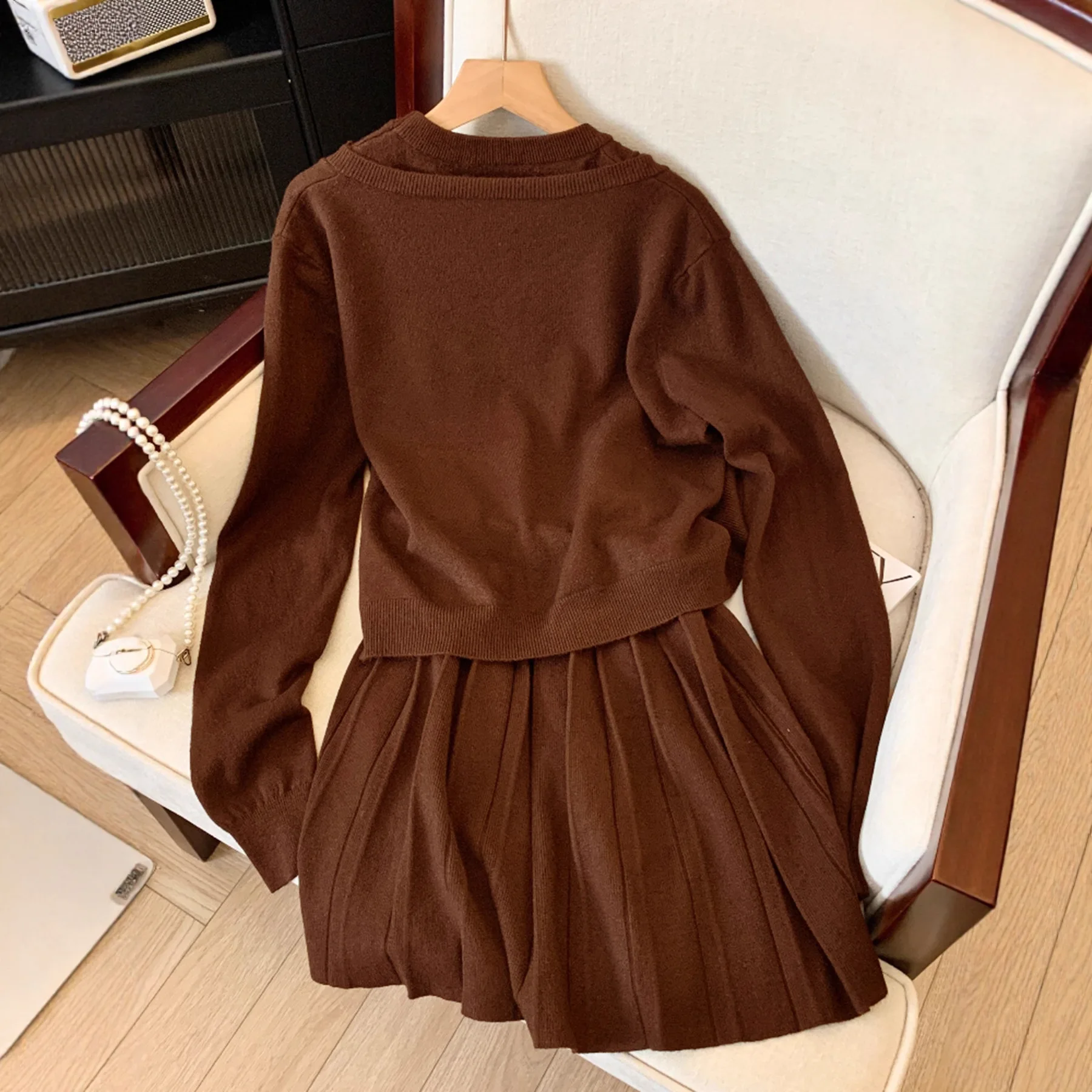 

Женский комплект из двух предметов: свитер с круглым вырезом и вязаное платье А-силуэта с завышенной талией, средней длины, в стиле Y2K, элегантный, уличный стиль, 2026