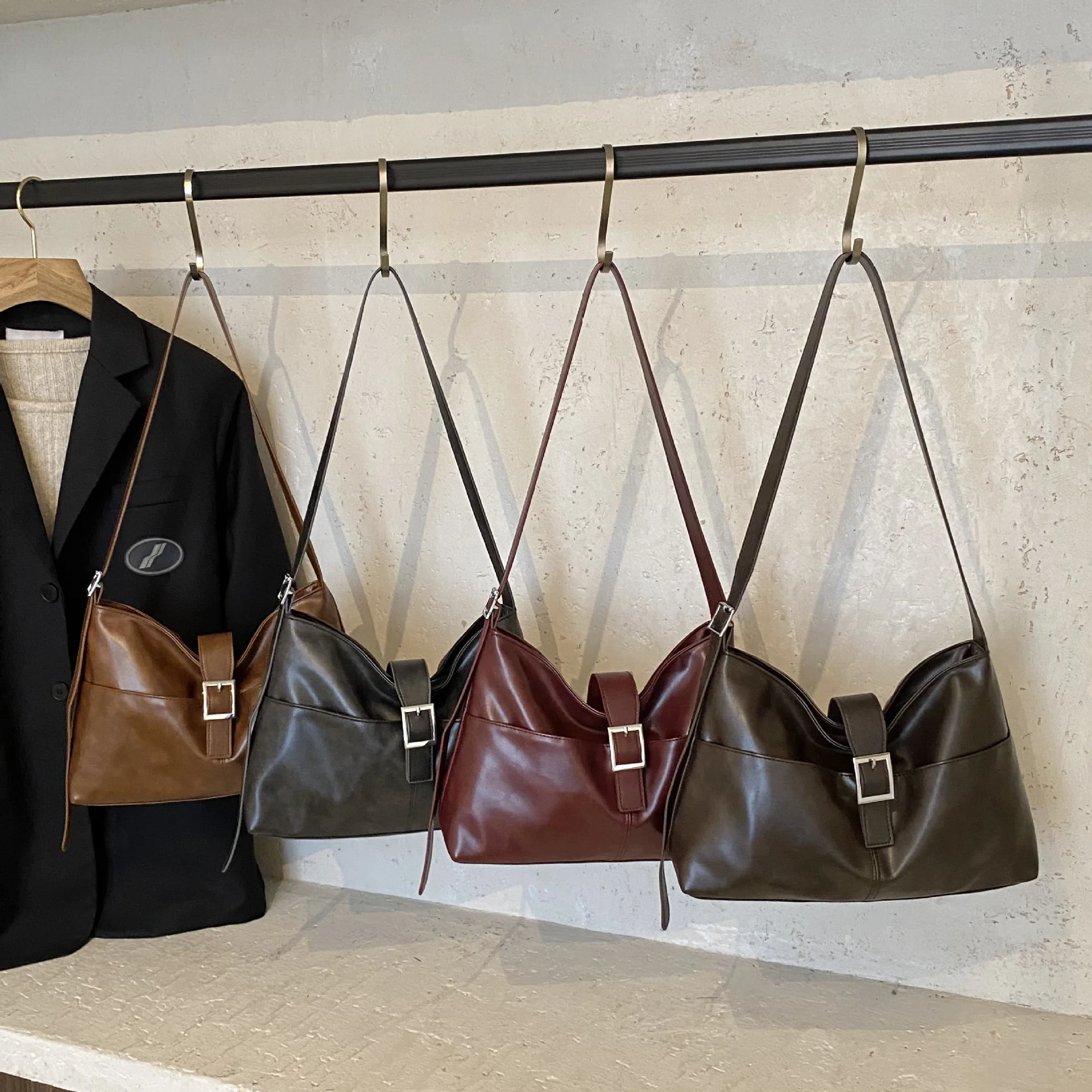 

Темпераментная сумка для подмышек с замком, новая легкая роскошная большая вместительная модная сумка-тоут, универсальная сумка через плечо на одно плечо