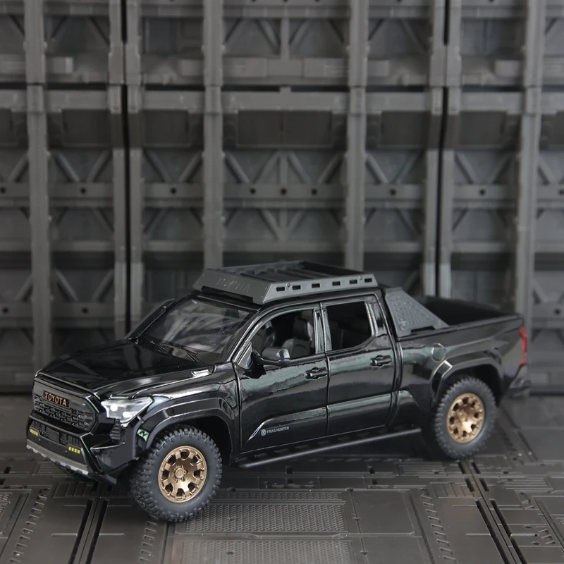 

1:24 Takuma pickup off-road vehicle alloy car model ornament, door can be opened, children's sound and light feedback toy car