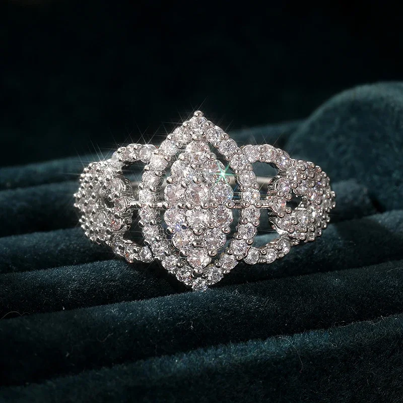 Luxuriöses Design mit eingelegten glänzenden Zirkonia-Steinen, Verlobungsring für Damen, Hochzeit, Verlobung, versilberte Ringe, eleganter Schmuck