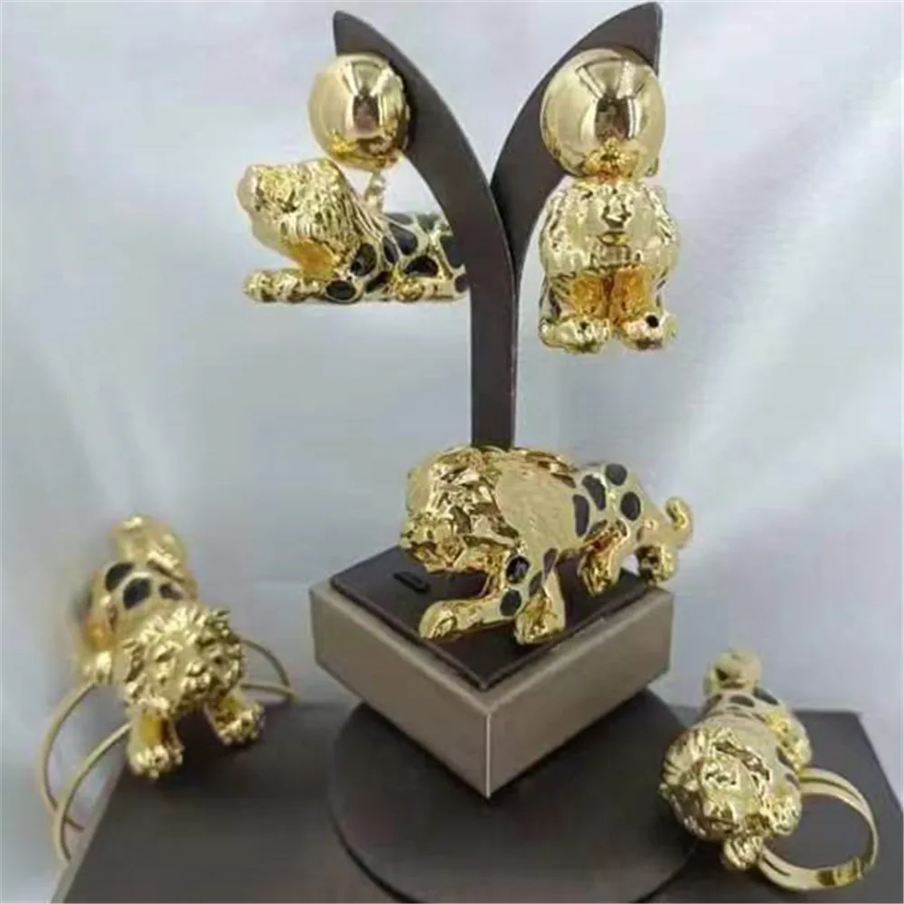 Nuovo arrivo di lusso leopardo placcato oro quattro set di gioielli per le donne splendido collare Fine fascia Aretes Anillos gioielli per feste