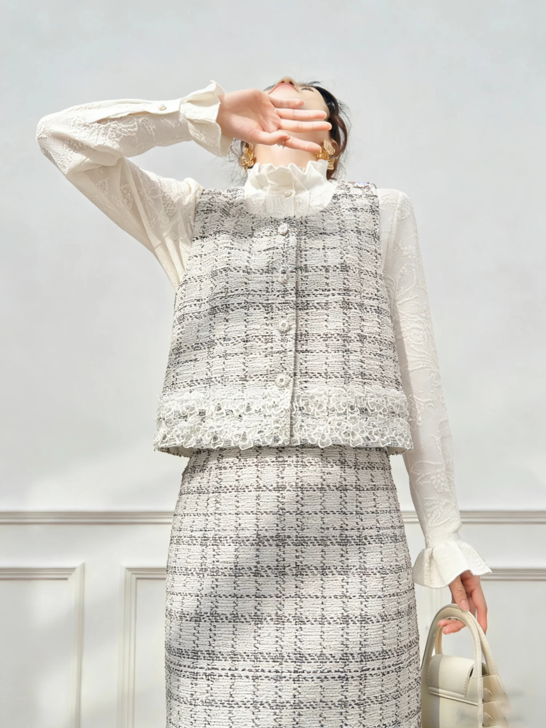 

Весенний вязаный комплект: жилет и юбка в клетку, женский модный комплект с высокой талией, прямым воротником, свободного кроя, средней длины, с длинными рукавами